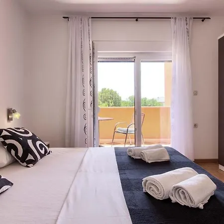 Wonderful Katarina With Heated Pool And Jacuzzy Sea View