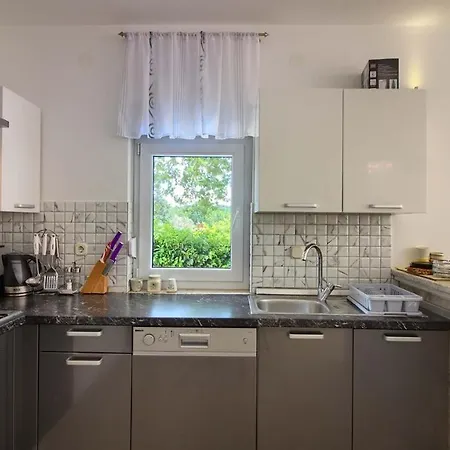 Wonderful Katarina With Heated Pool And Jacuzzy Sea View